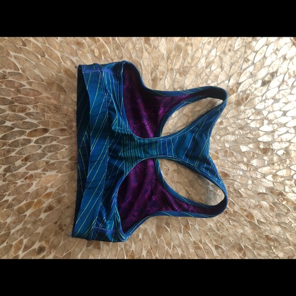 Under Armour Women’s Sports Bra Size Small - Picture 2 of 2